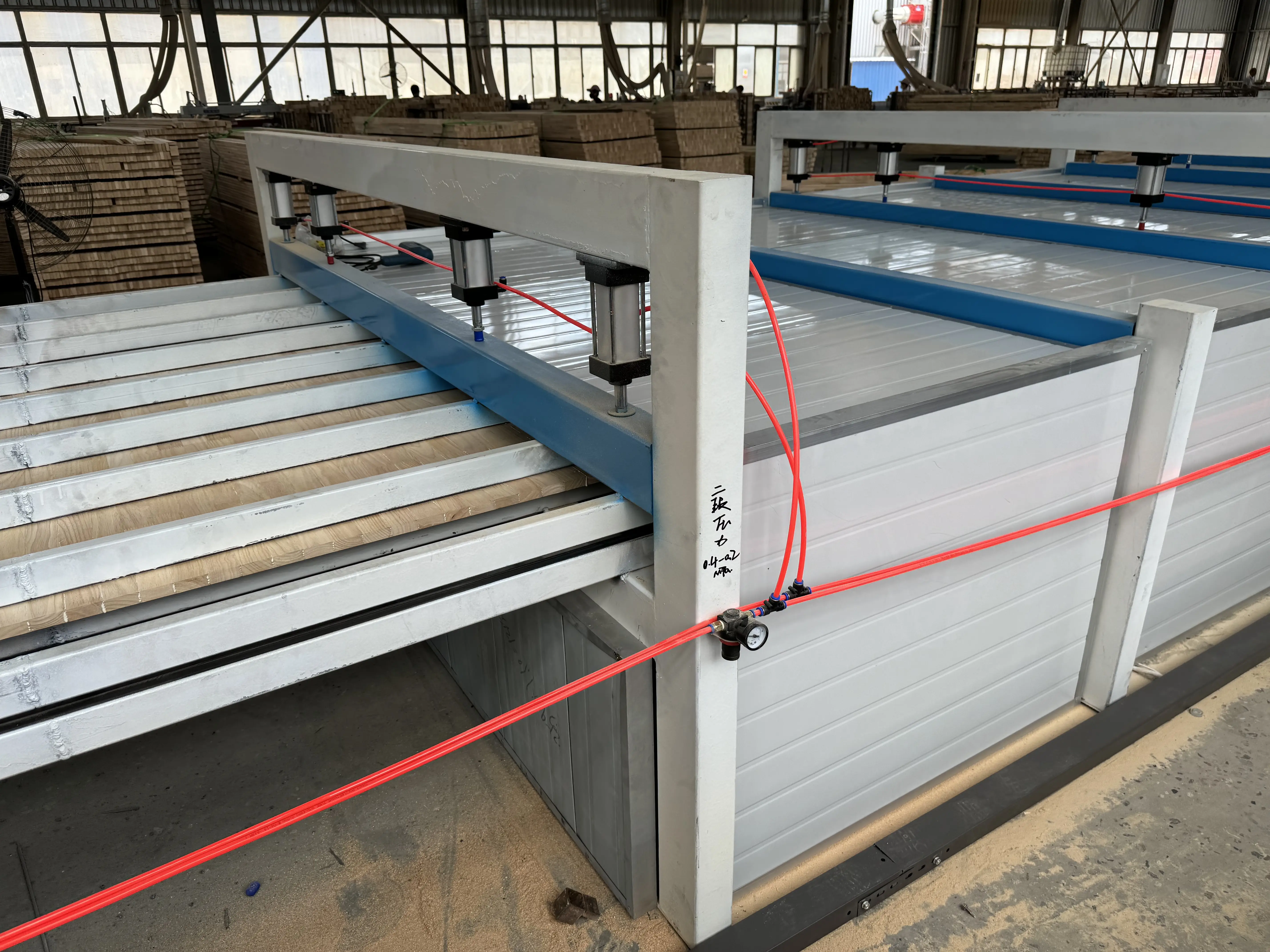 拼板機 木工自動拼板機：實木加工領域的“板材縫合專家”